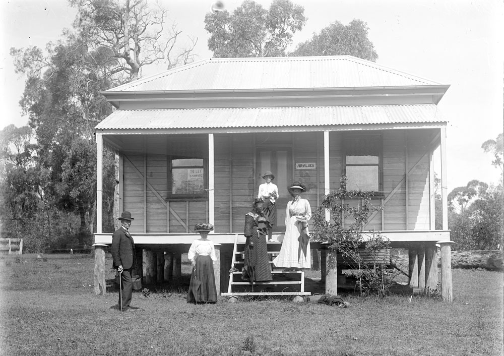 Unidentified family at holiday home Araluen, Woody Point, Redcliffe, c.1900's