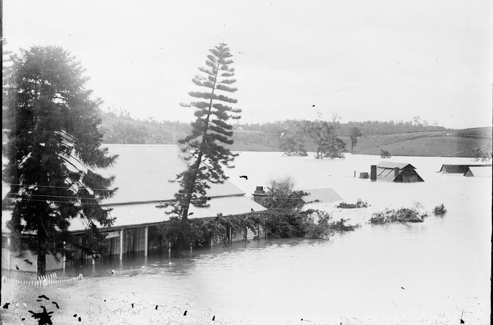 Flood waters inundating Moulders&rsquo; Workshop and Superintendent&rsquo;s Residence, North Ipswich, c.1893