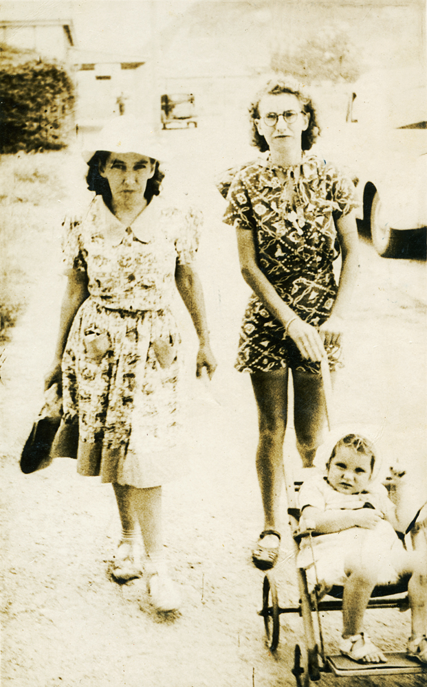 Elsa Thorn with friend and child, Ipswich,  c.1936