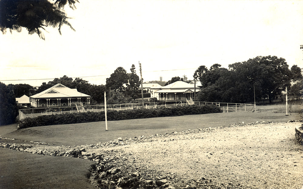 Houses on Chermside Road across from main building of Ipswich Girls Grammar School, postcard, East Ipswich, 1925