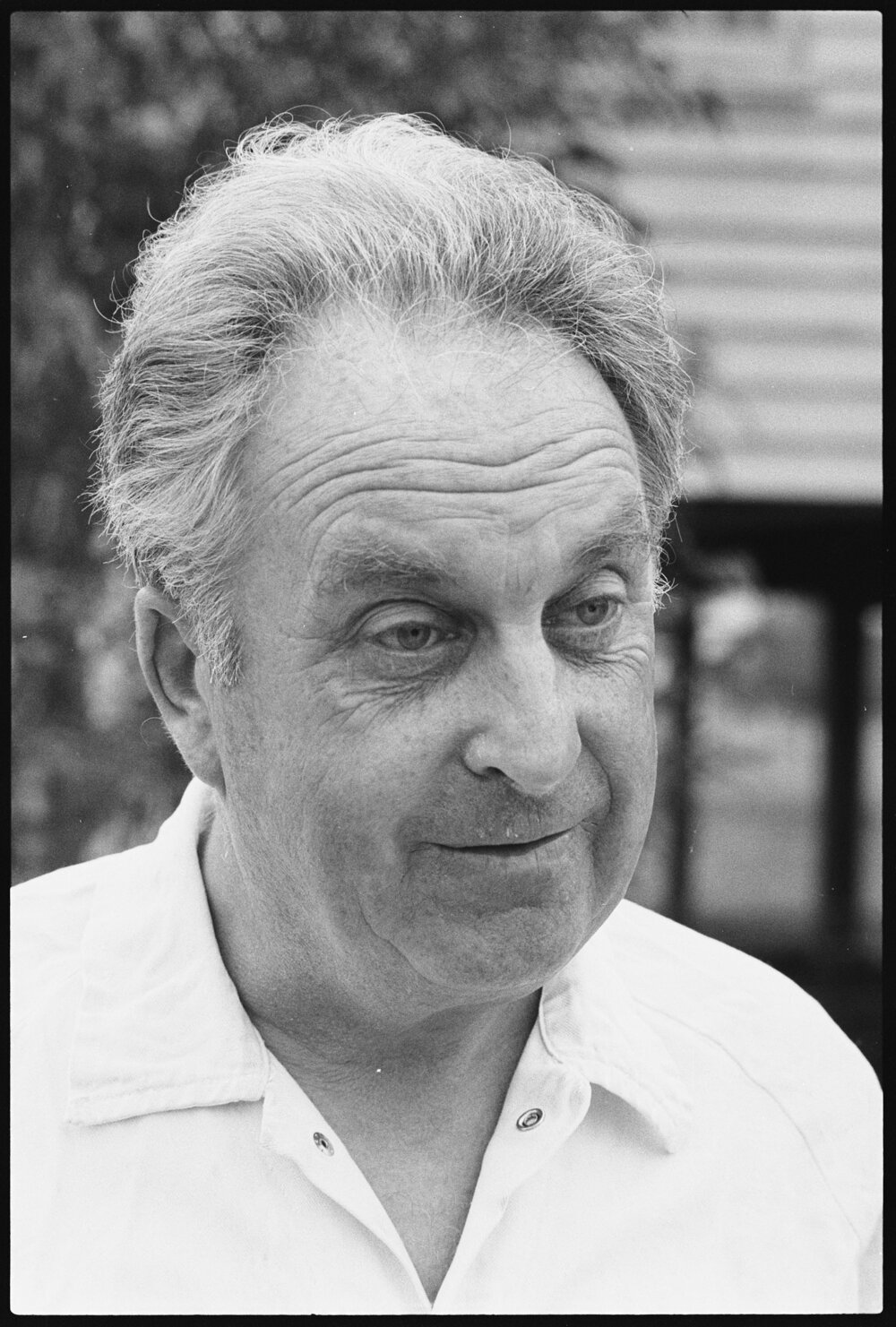 Unidentified man outside timber building, Ipswich, September 1987