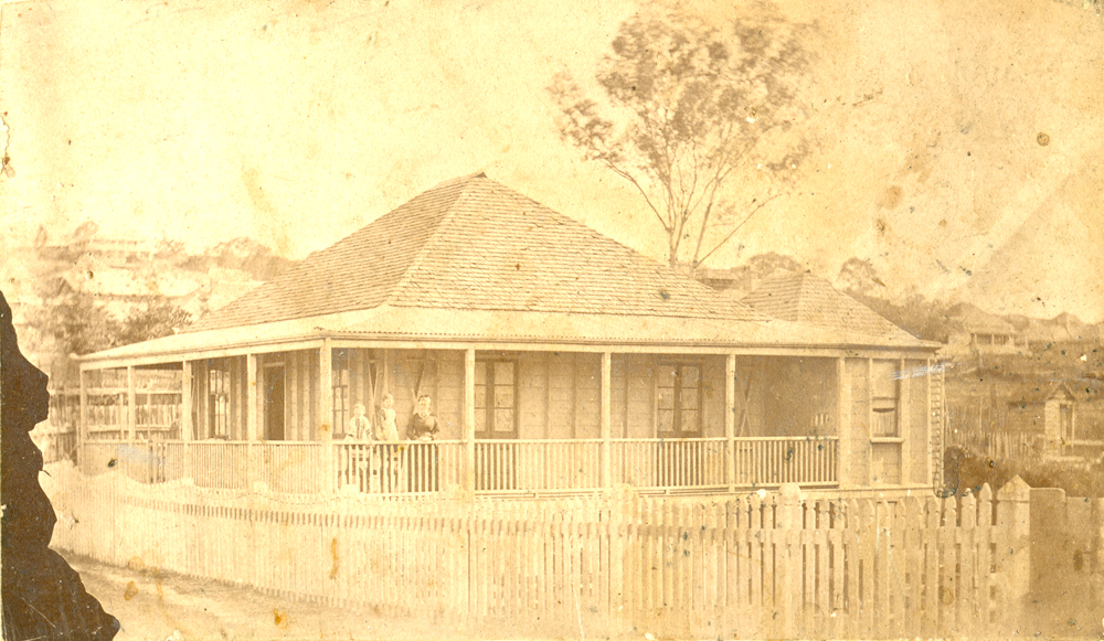 Jane Fish and children at their house in Foote Lane, Ipswich, c.1887