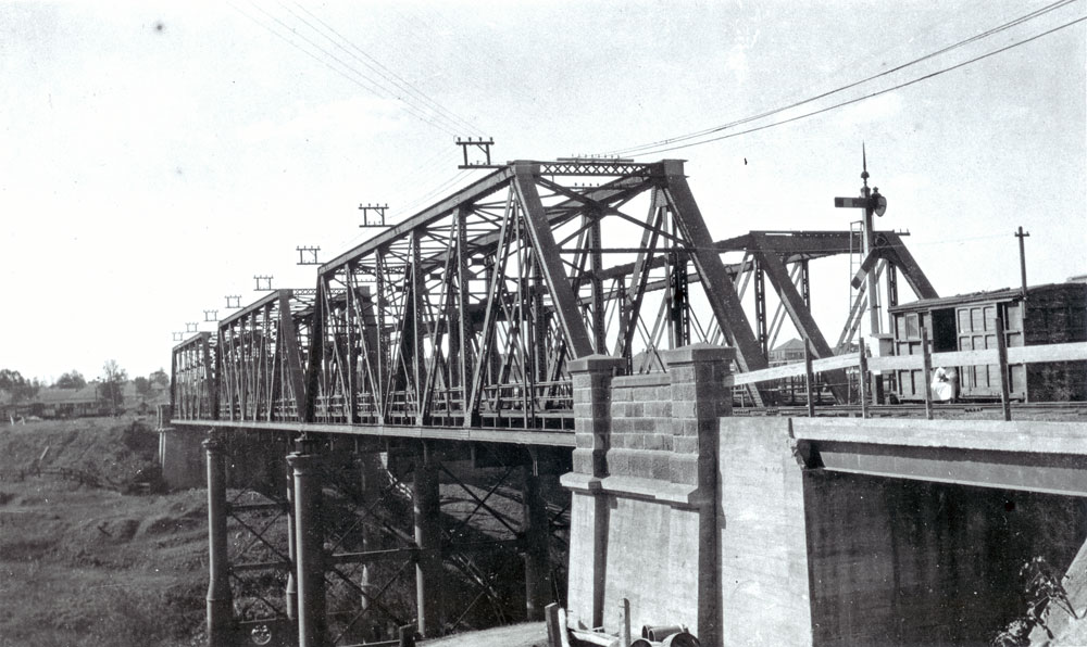Bremer River bridge,  believed to be during work on the underpass, Ipswich, 1919