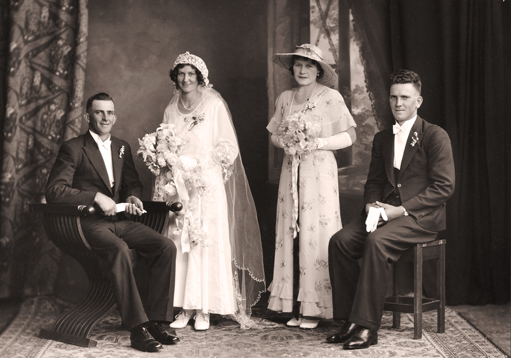 Bridal party of Alf and Vena Schipplock, Ipswich, 1930s
