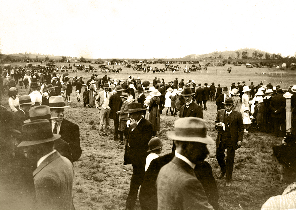 Crowd at Marburg Showgrounds, Marburg, c.1930