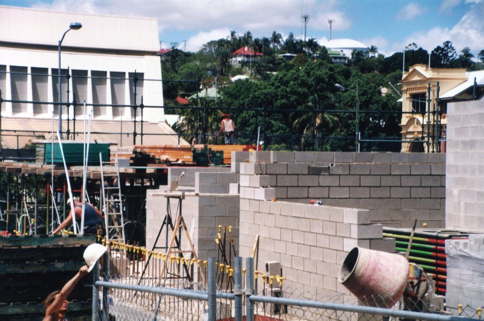 Constructing the Ipswich Art Gallery, looking towards Limestone Street, Ipswich, 1998