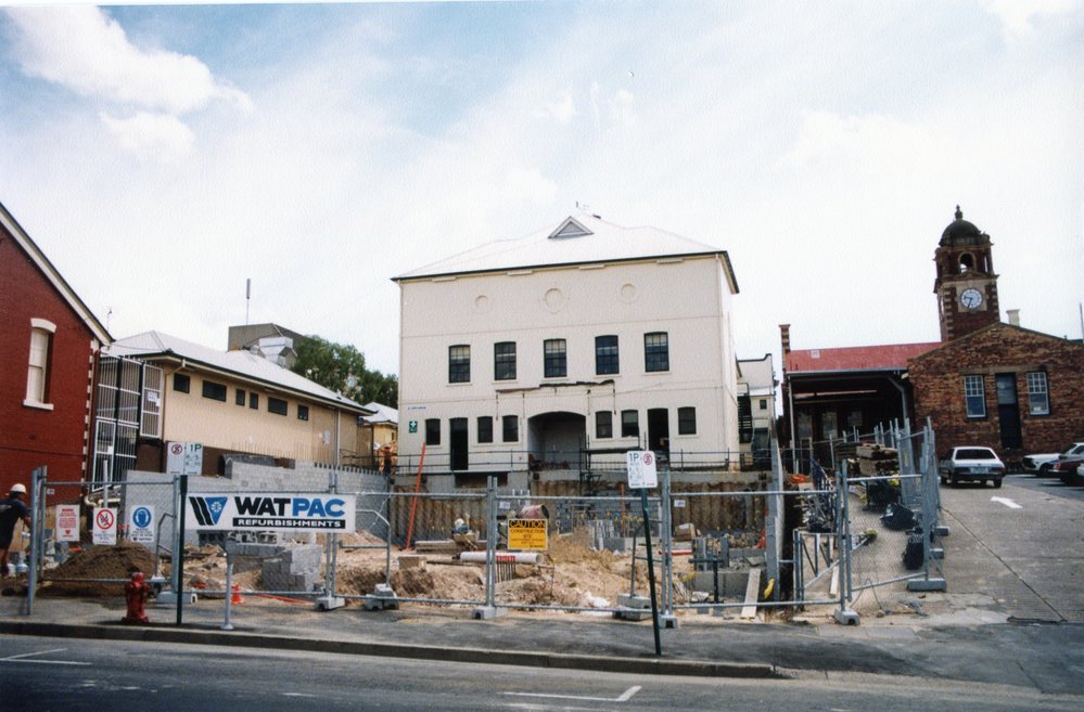 Construction the extension for the Ipswich Art Gallery, Limestone Street, Ipswich, October 1998
