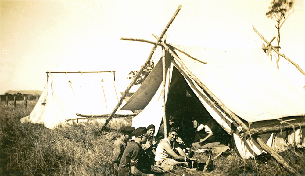Airmen from Amberley Air Force Base, Ipswich, at Gympie, 1941