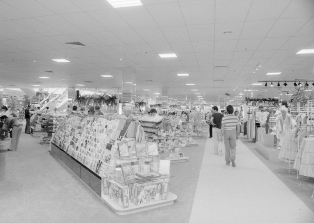 Opening of McDonnell &amp; East, corner of Brisbane and Ellenborough Streets, August 1987 