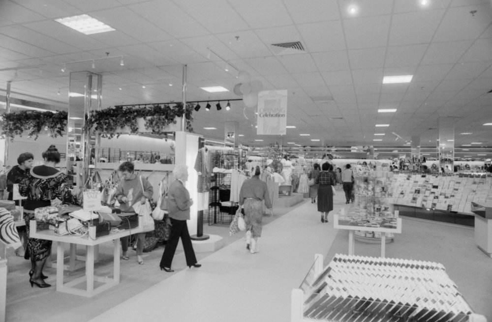 Opening of McDonnell &amp; East, corner of Brisbane and Ellenborough Streets, August 1987 