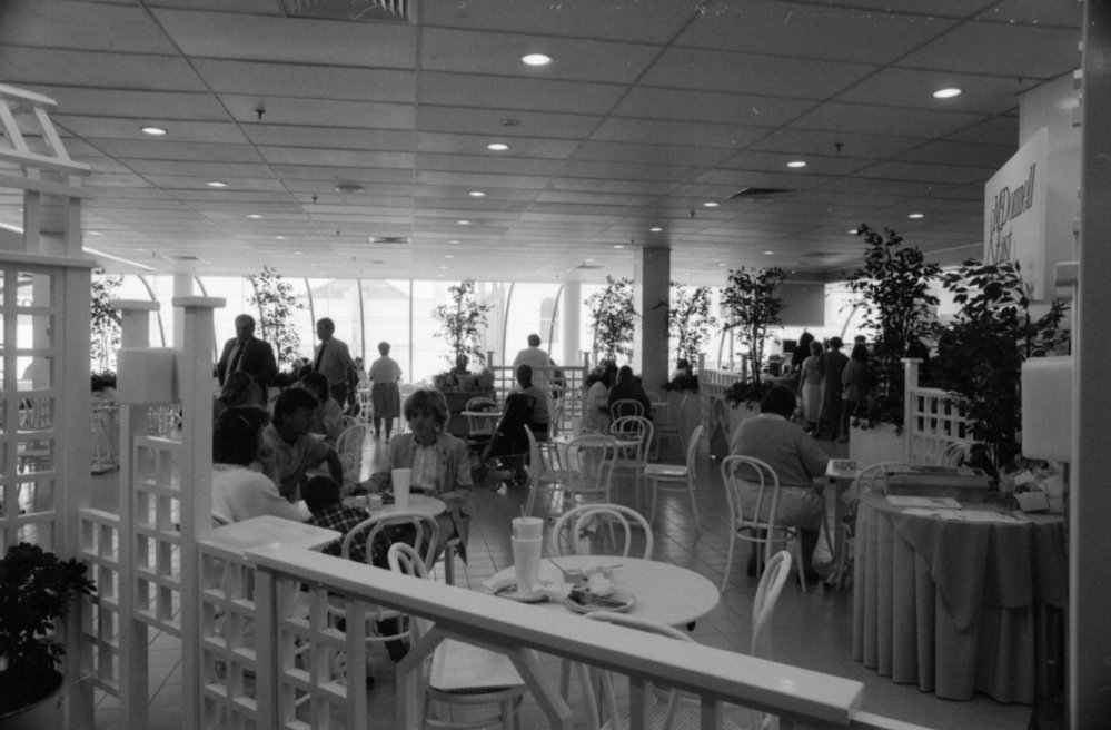 Opening of McDonnell &amp; East, corner of Brisbane and Ellenborough Streets, August 1987 