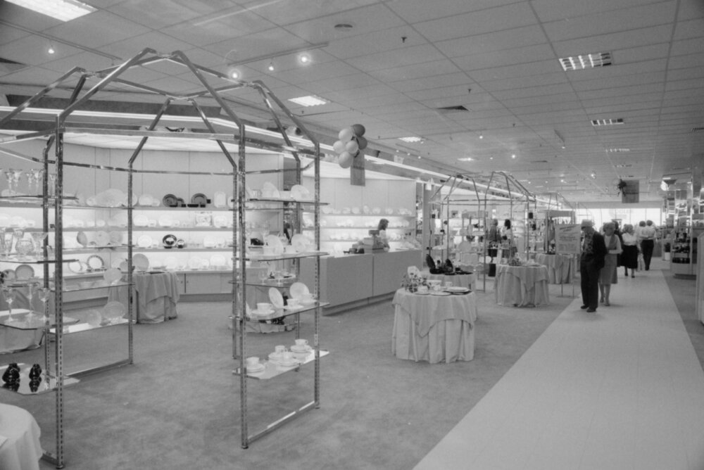 Opening of McDonnell &amp; East, corner of Brisbane and Ellenborough Streets, August 1987 