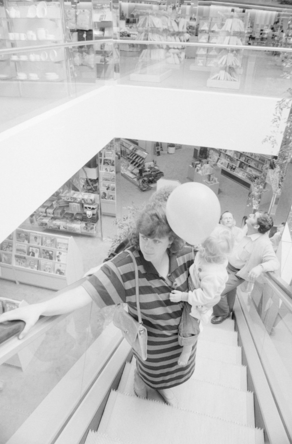 Opening of McDonnell &amp; East, corner of Brisbane and Ellenborough Streets, August 1987 