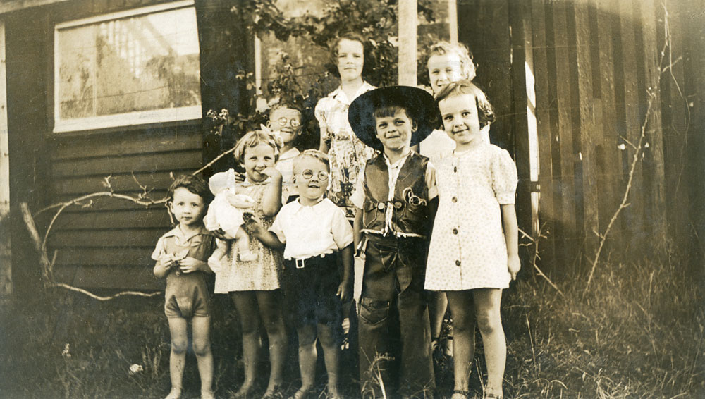 Children of Murray and Evans families, at Parker home, 'Glen Fairlie', Christmas Day, Goodna, Ipswich, 1939