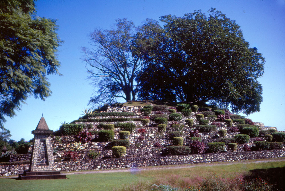 Cunningham's Knoll, with Monument in the foreground, Ipswich, 1952