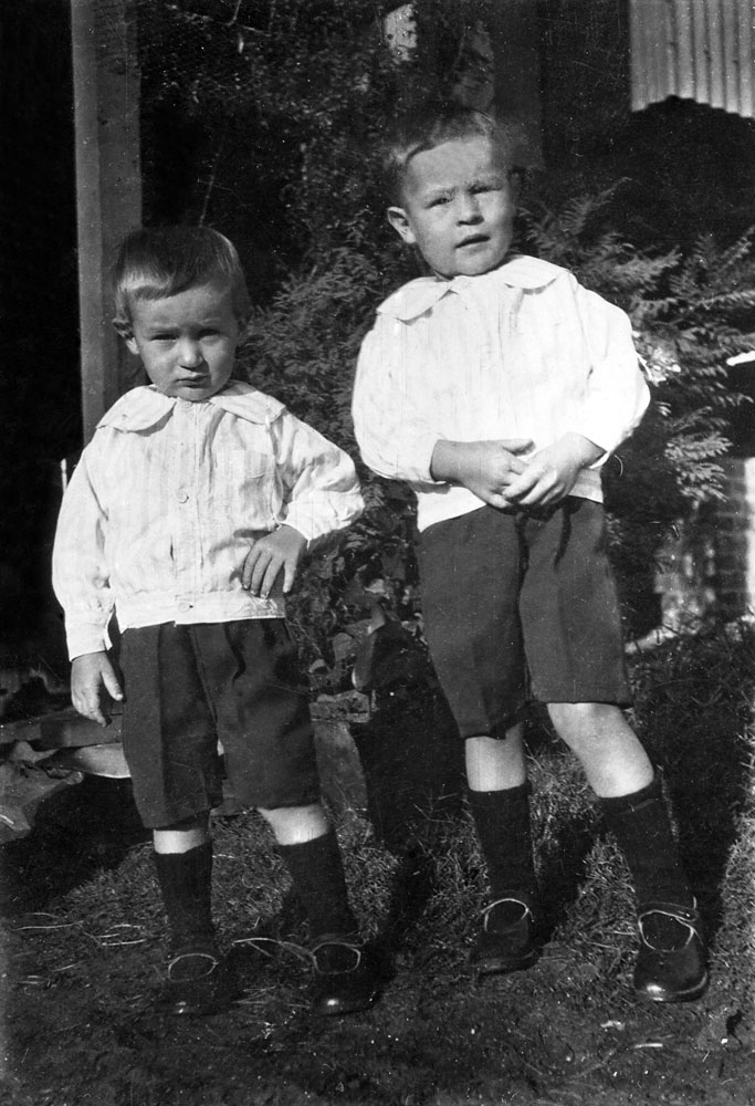 Dalphin and Alan Steele, Caithness Street, Booval, Ipswich, 1924