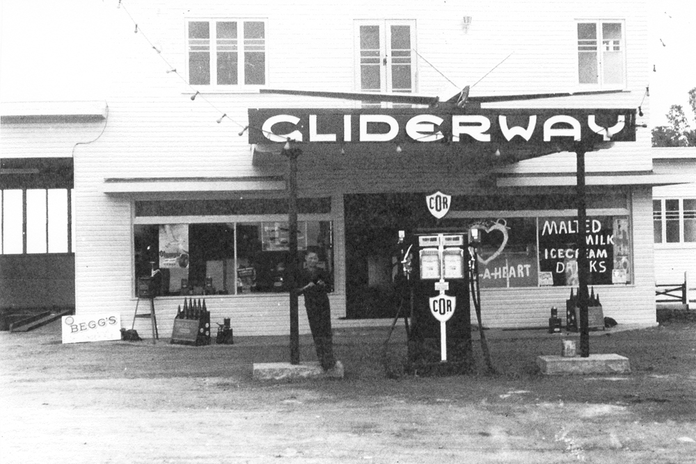 Gliderway Petrol Station, front of station, Brisbane Road, Ebbw Vale, Ipswich, 1955
