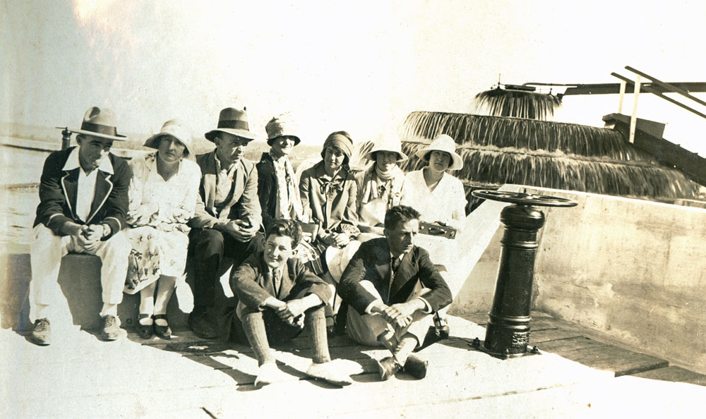 Group at Mount Crosby Pumping Station,  Mt Crosby, Ipswich, early c.1920