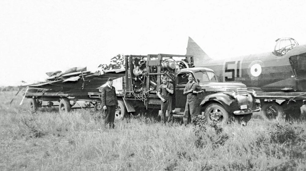 Mainplane and fuselage of Avro Anson aircraft, Gympie, 1941