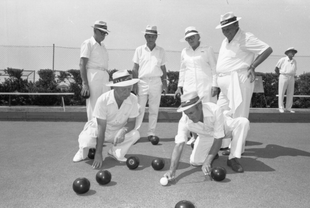 People playing Bowls, Ipswich, January 1978