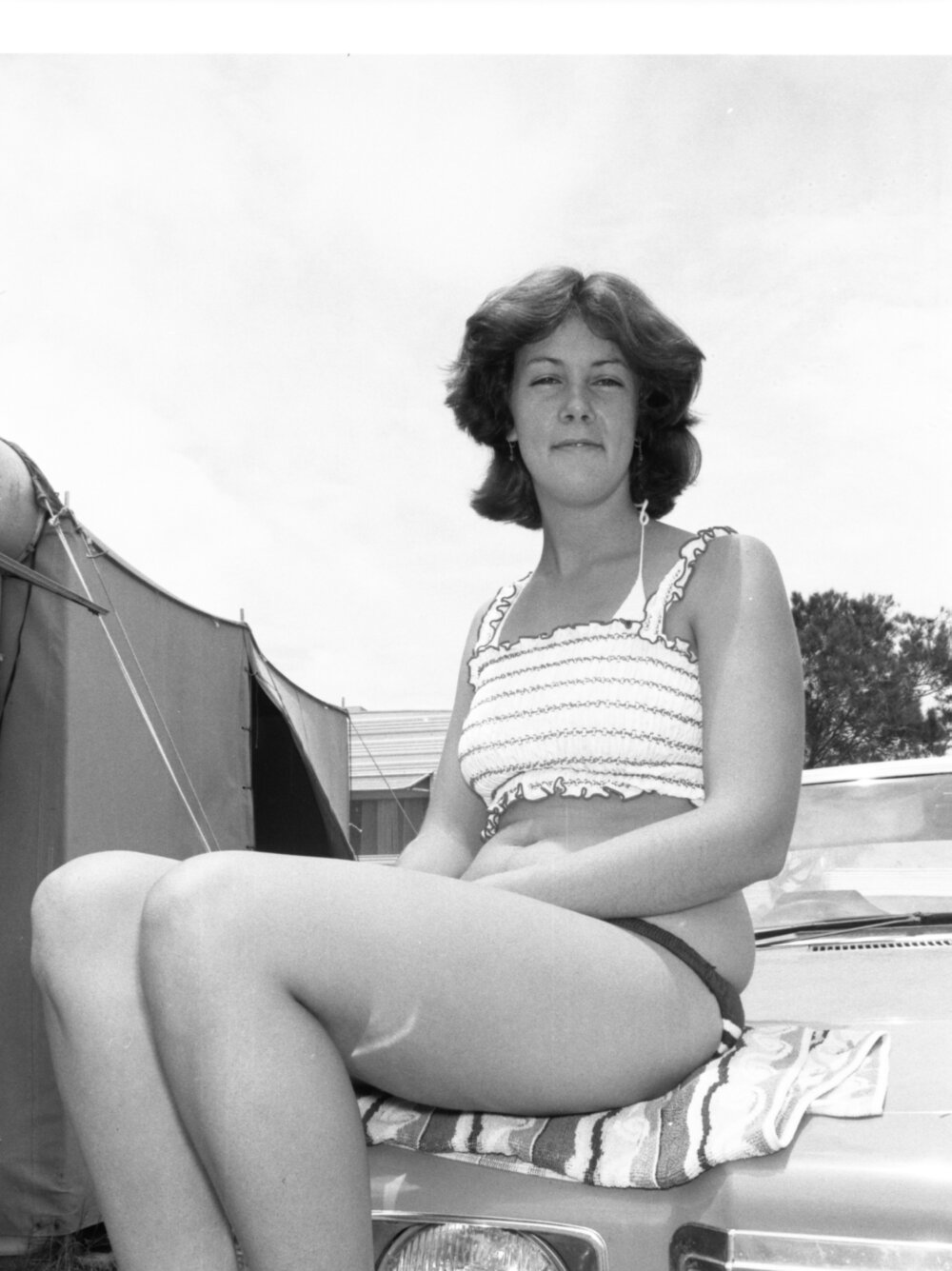 Ipswich woman on holiday, Queensland, January 1978