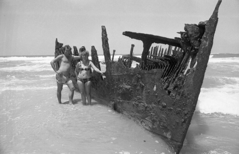 Ipswich couple with shipwreck, on holiday, Queensland, January 1978