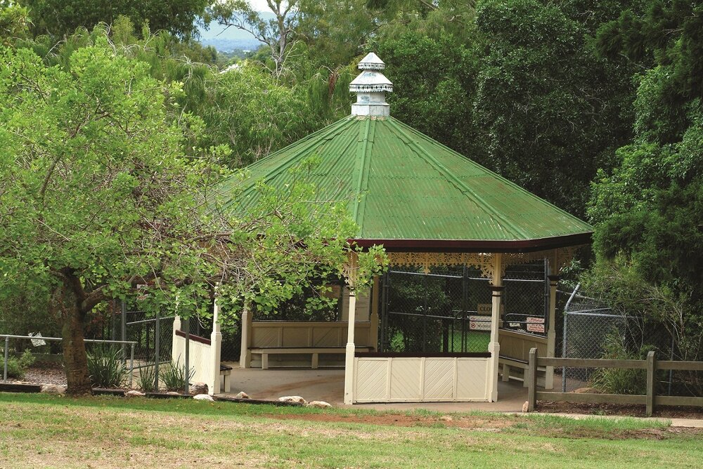 Queens Park Nature Centre, Rotunda entrance, 2013