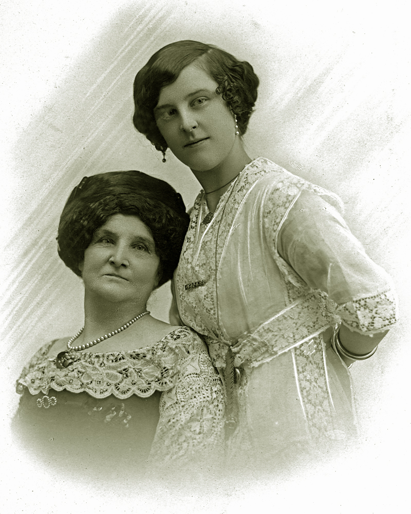 Eileen and Johanna Finucane, Brisbane, c.1910