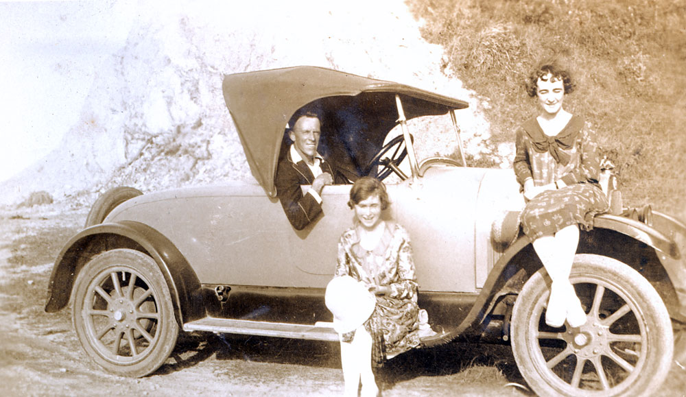 Queenie Jones with unidentified man and Marjorie Barnett in car, Currumbin, 1920s