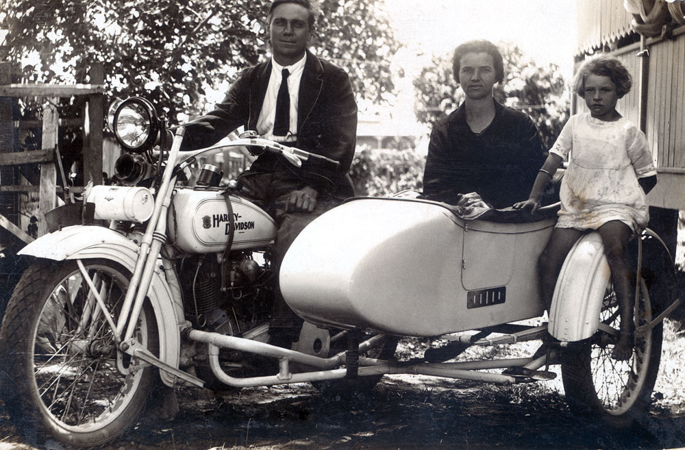 Syd Gardiner and his family with his Harley-Davidson, North Ipswich, c.1935
