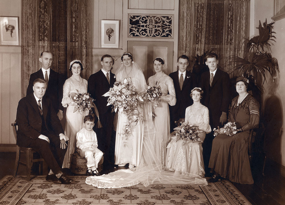 Bridal party of Henry Joseph and Gladys Veronica (nee Sullivan) Crowe, Ipswich, 1932