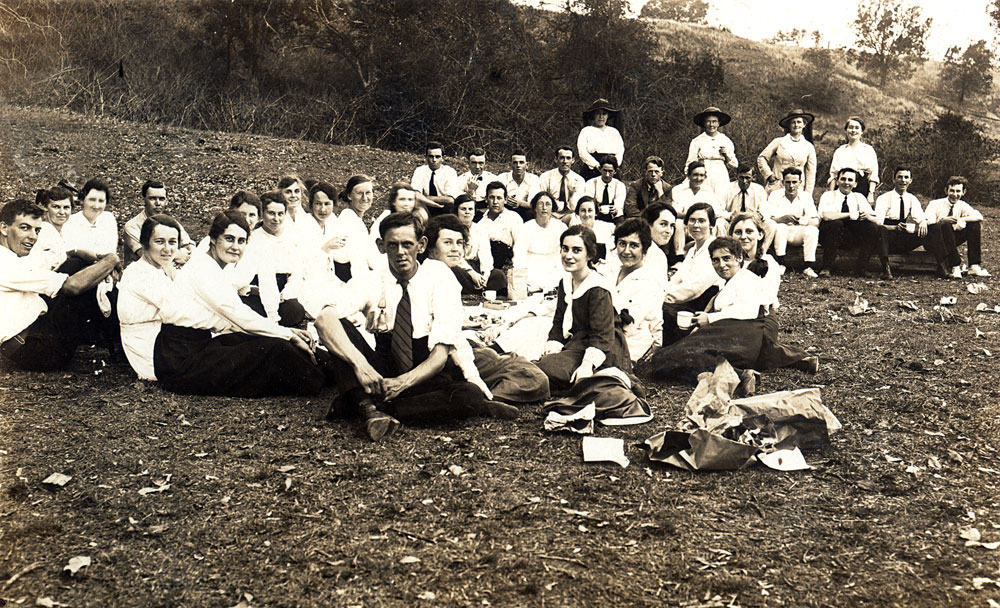 Ipswich Methodist Church group picnic, 1920s