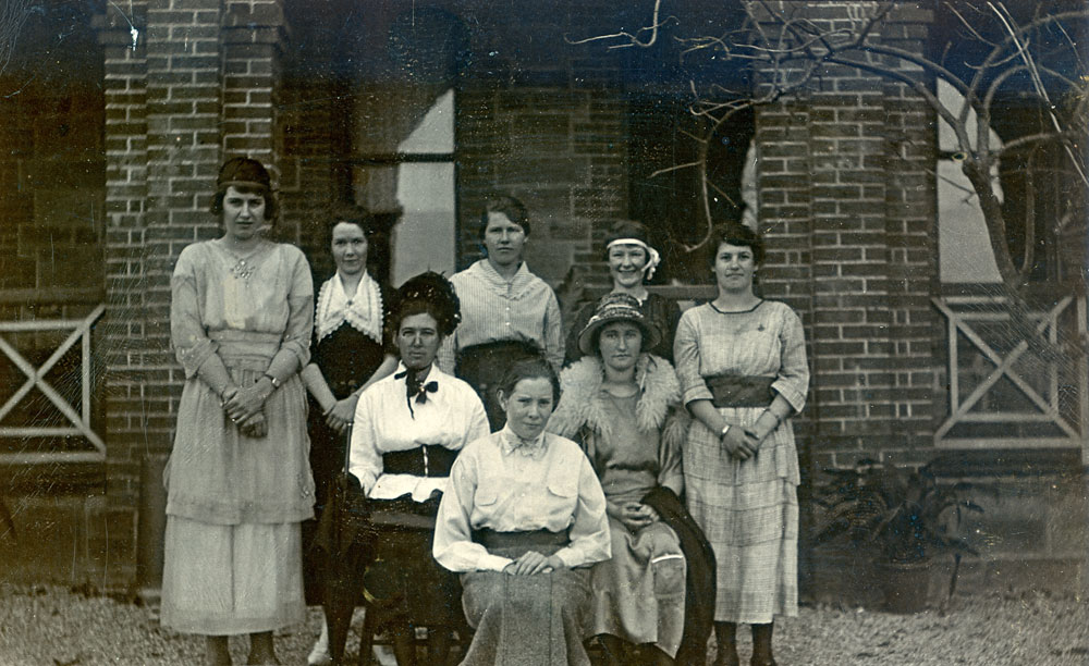 Group of people from St Mary's Catholic Church, Ipswich, 1919