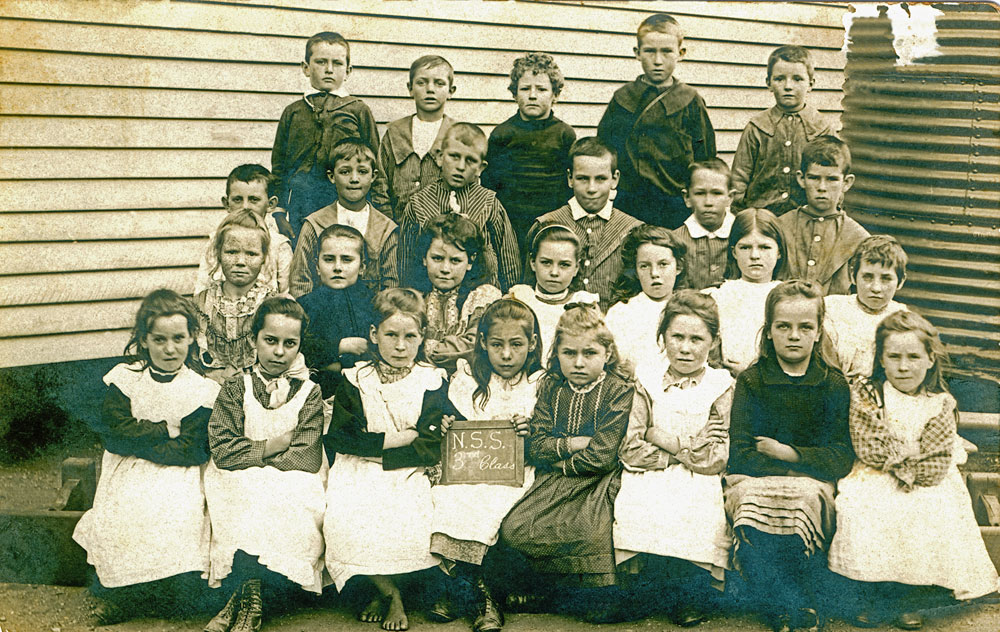 Newtown State School 3rd Class, Ipswich, 1905 or 1906