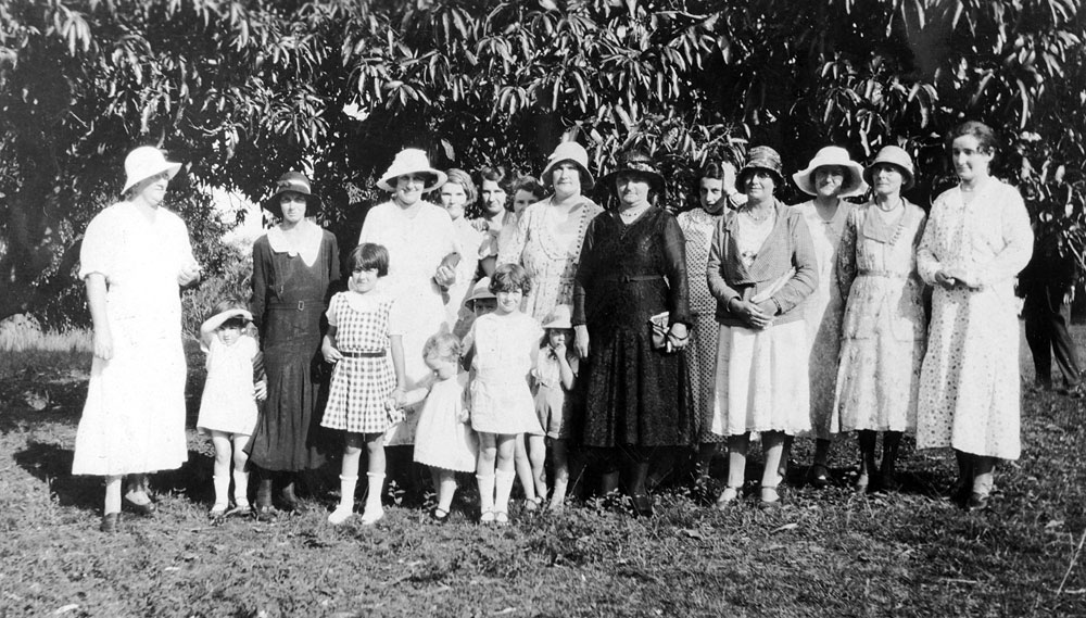 Group at Beekeepers Field Day, held at Oakleigh, Redbank Plains, Ipswich, 1933