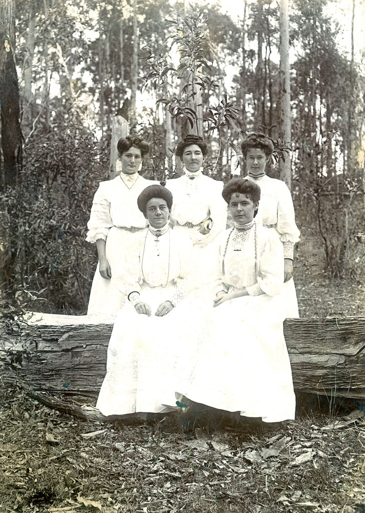 Daughters and friends of James and Catherine Mullins (nee Ward) of Redbank Plains, Ipswich, c.1910