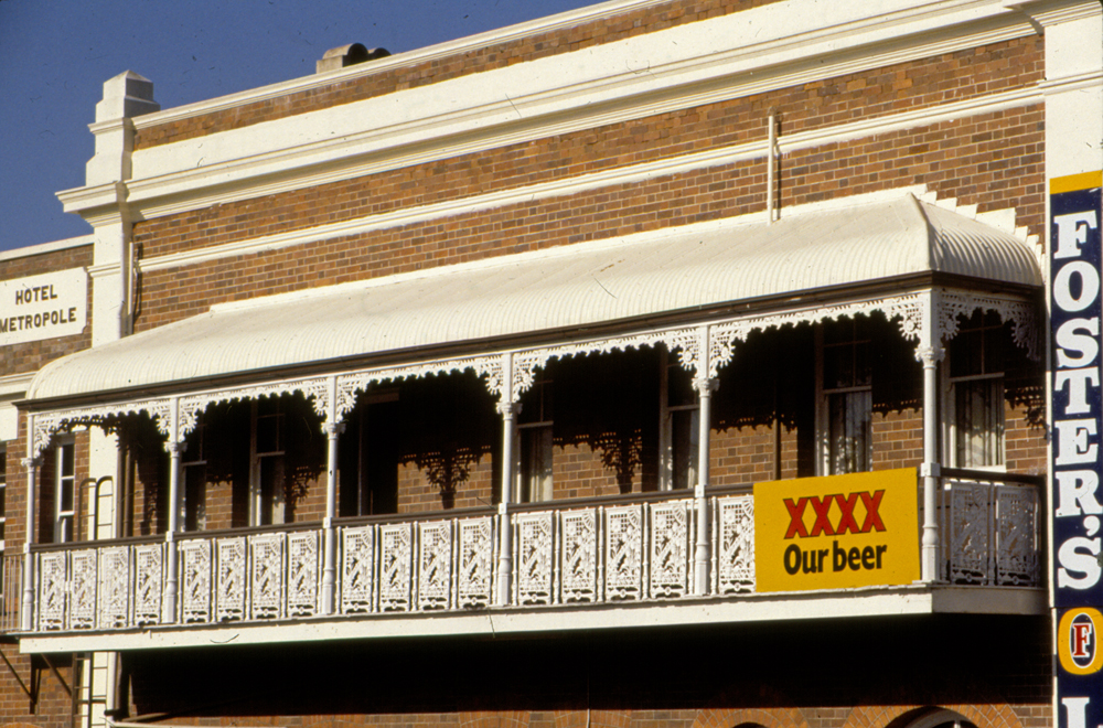 Metropole Hotel veranda, side view on Waghorn Street, Ipswich, 1985