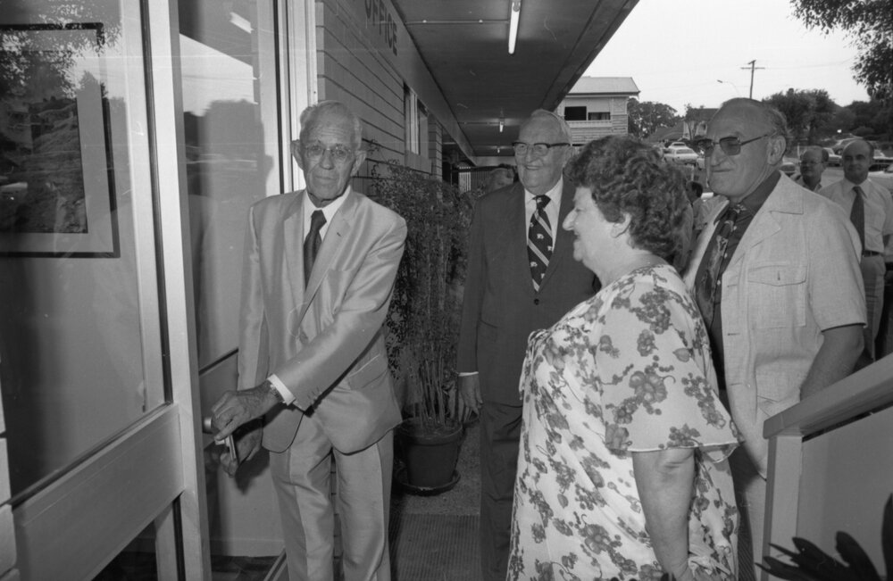 James Finimore and Mayor George Hastings at The Mary Ellen Motel, Ipswich, December 1977
