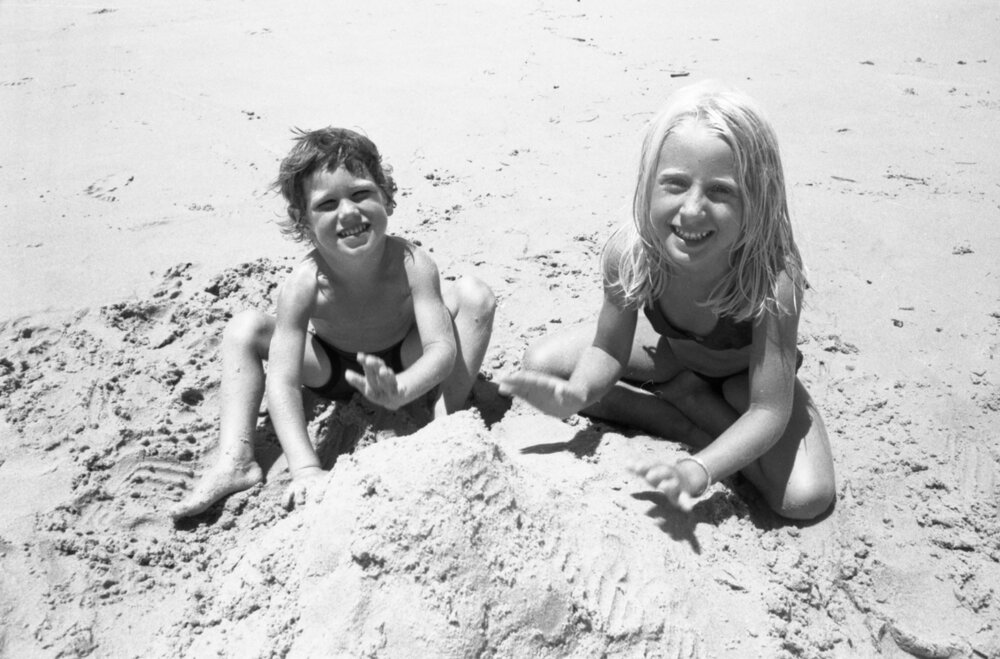 Ipswich children on holiday, Queensland, January 1978