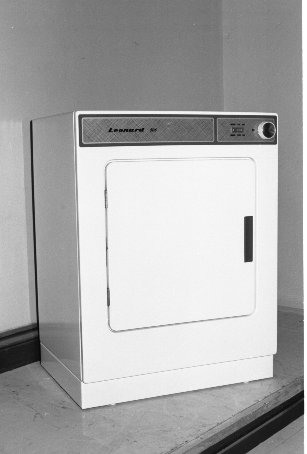 Reid's Department Store ad for Leonard Front Loader Washing Machine, Ipswich, January 1978