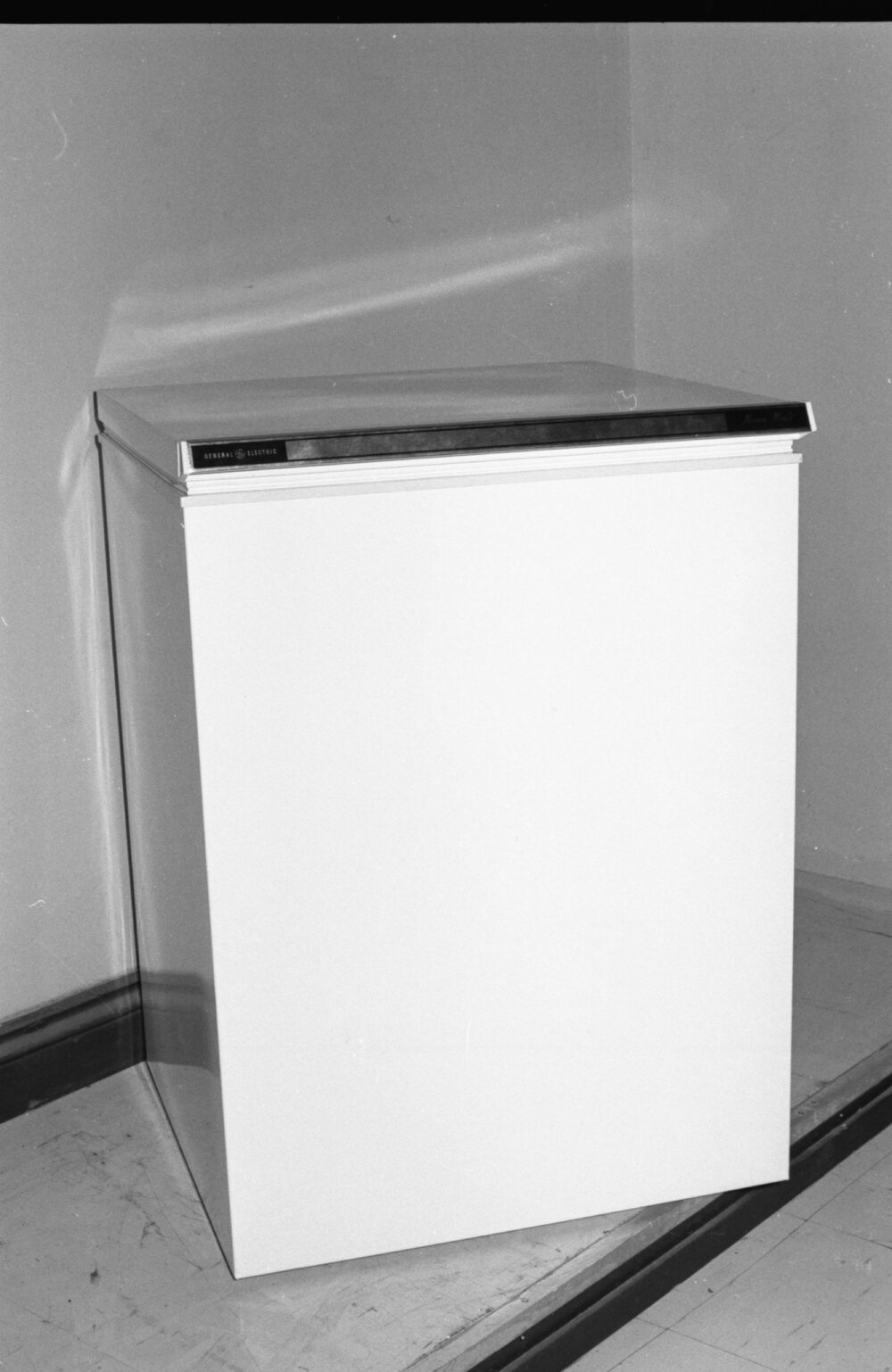 Reid's Department Store ad for General Electric (GE) Chest Freezer, Ipswich, January 1978