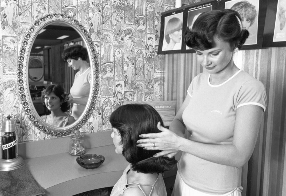 Glenda Summerville and Cheryl Stevens, Ipswich, November 1977