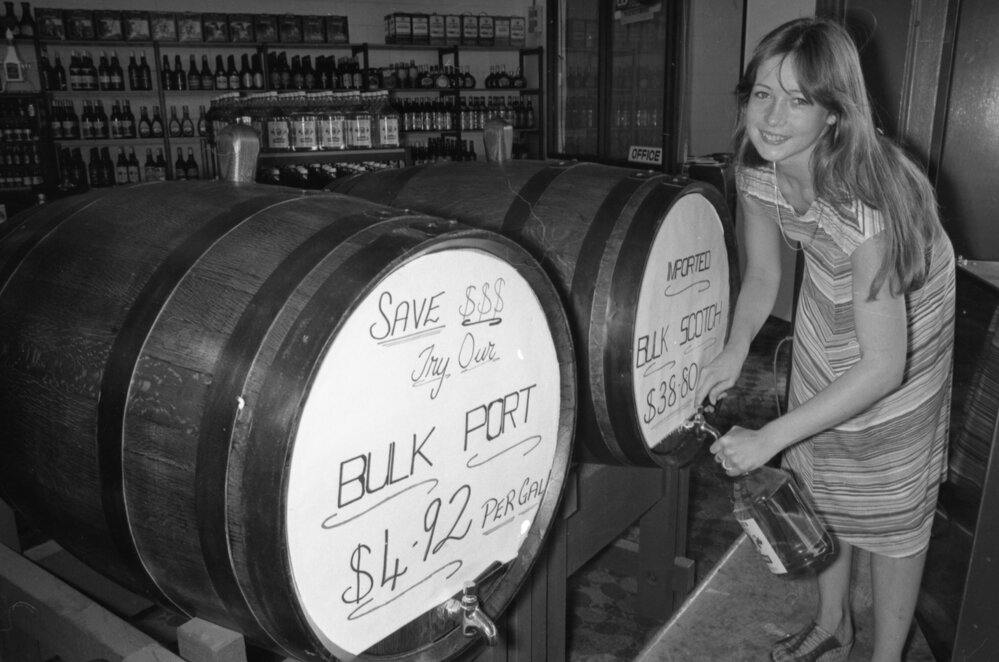 Mihi Tavern, Brassall, November 1977