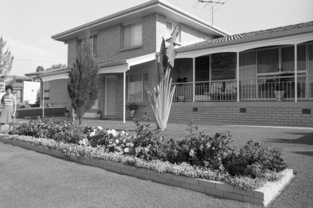 Mrs Jakimowicz's garden, Ipswich, November 1977