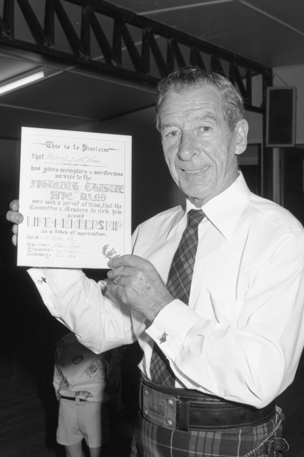 Roderick MacSwan receiving a life membership with Ipswich Thistle Pipe Band, Ipswich, November 1977
