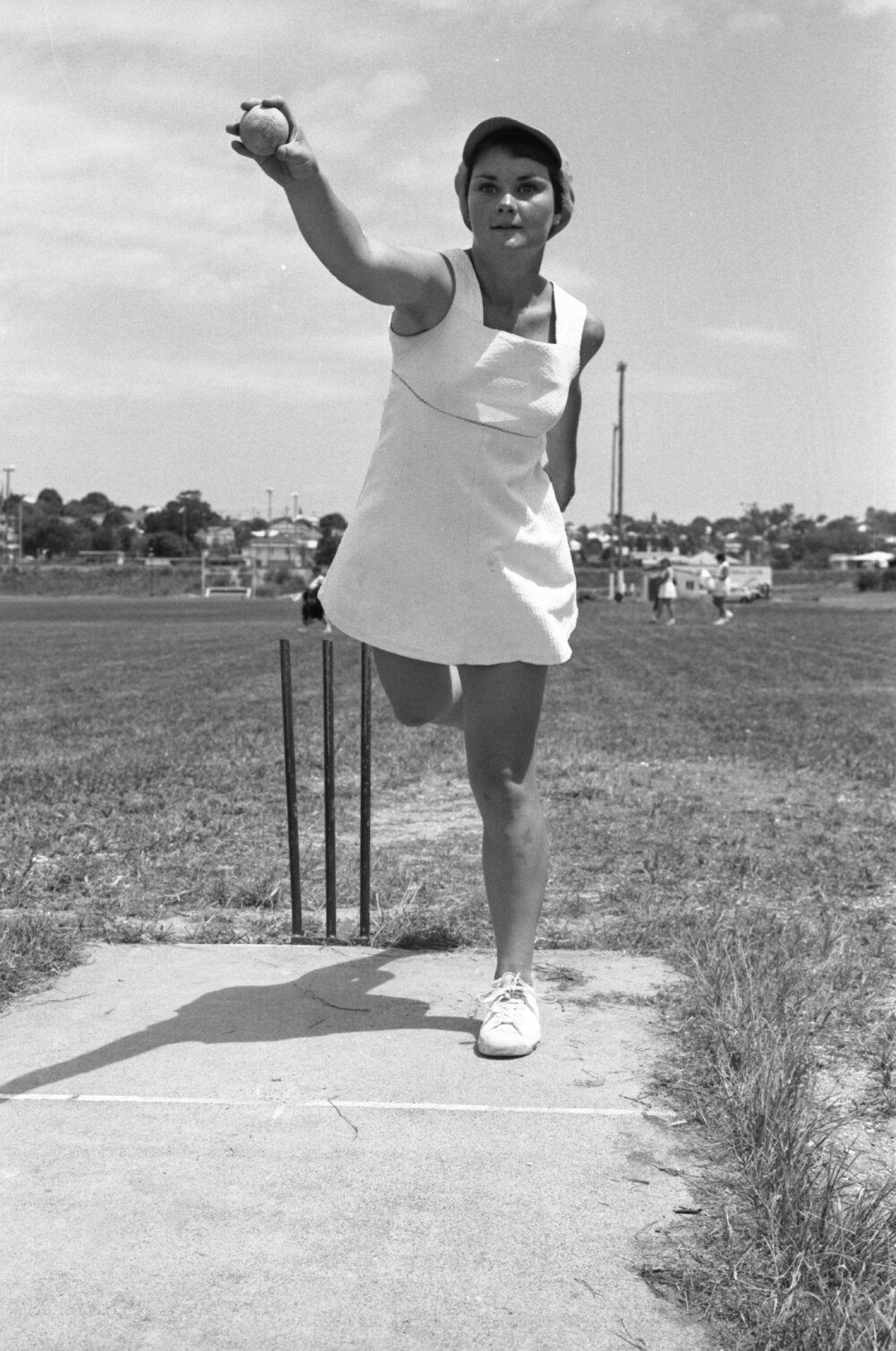 Unidentified vigoro player bowling, Ipswich, Queensland, February 1978