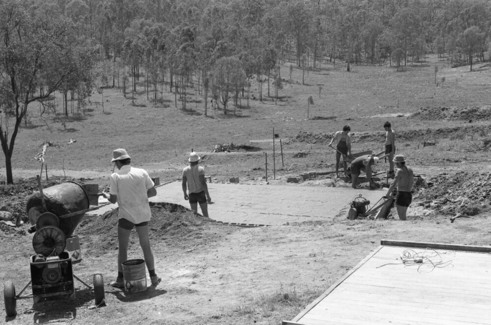 Tradesmen building a new state school, Ipswich, November 1977