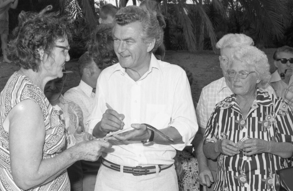 Bob Hawke signing his autograph, Ipswich, November 1977