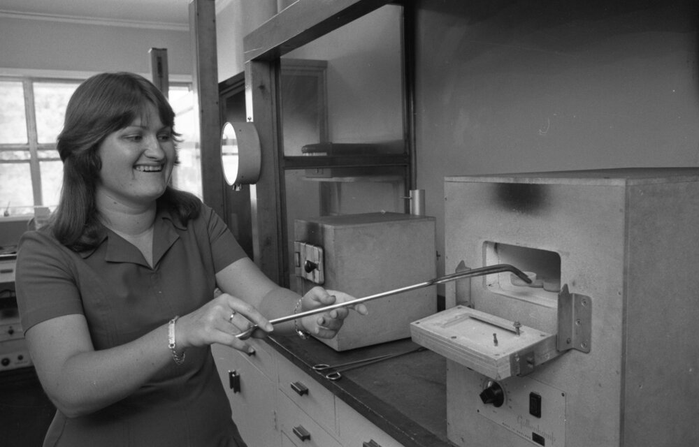 Scientists researching coal, Ipswich, November 1977