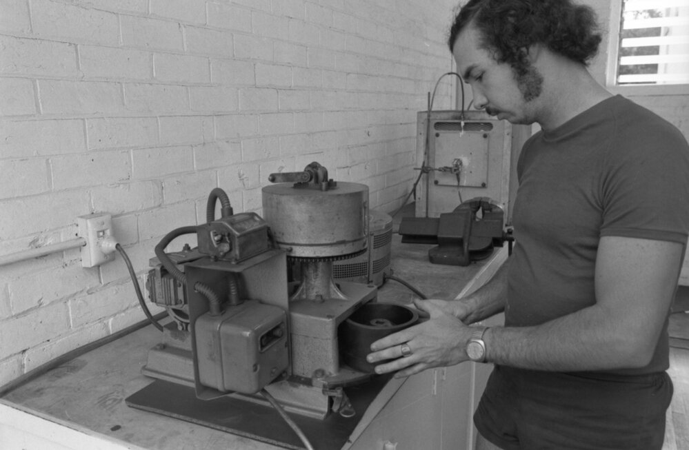 Machine used to research coal, Ipswich, November 1977
